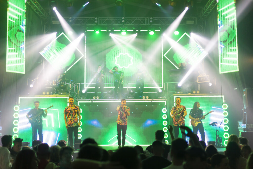 Orquesta de espectáculo en España
