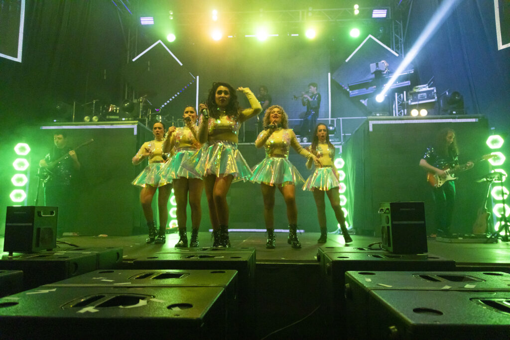Show musical con coreografía y luces en España